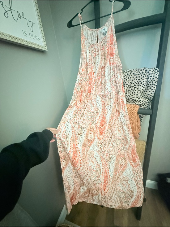 Old Navy Dresses & Skirts - Sleeveless Paisley Maxi Dress in Coral and Cream